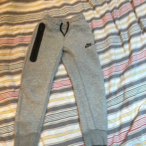 Nike XS tech fleece - Picture 1 of 5